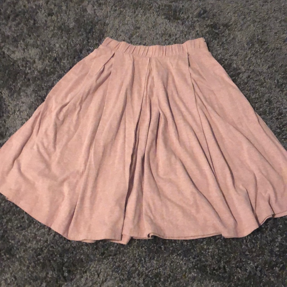 A light mauve pleated midi skirt!!✨